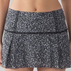 Lululemon Lost in Pace Skirt, Regular, size 6